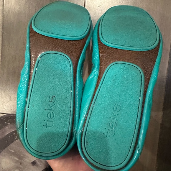 Tieks Turquoise  Blue Ballet Flats with Patent Leather Finish size 13 - Picture 5 of 8
